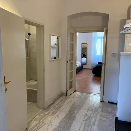 Apartament Cozy Two-bedroom Near Metro *