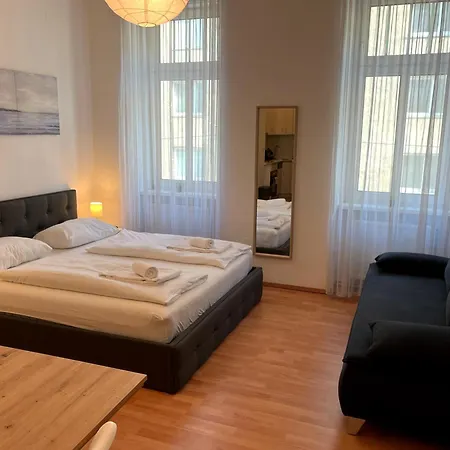 Cozy Two-bedroom Near Metro Apartament Viena