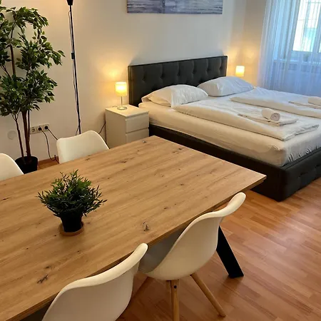 Apartament Cozy Two-bedroom Near Metro