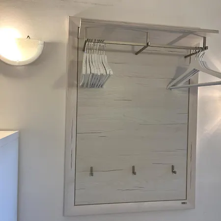 Cozy Two-bedroom Near Metro