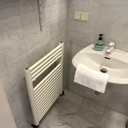 Apartament Cozy Two-bedroom Near Metro *