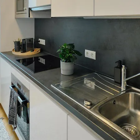 110qm, 4 Bedrooms, Near Schoenbrunn - Axara Housing Osw 33 Apartment *