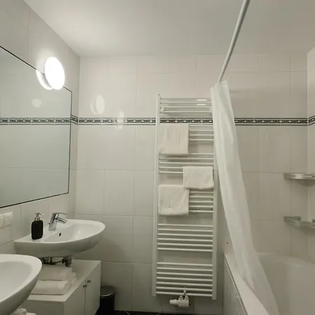 110qm, 4 Bedrooms, Near Schoenbrunn - Axara Housing Osw 33 Apartment *