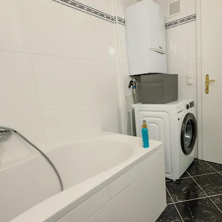 Apartment 110qm, 4 Bedrooms, Near Schoenbrunn - Axara Housing Osw 33 *
