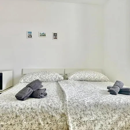 115 M2 Maisonette With Free Parking