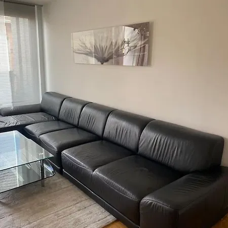 115 M2 Maisonette With Free Parking *