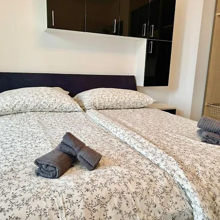 115 M2 Maisonette With Free Parking