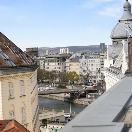 Penthouse With Stephen Cathedral View Apartment