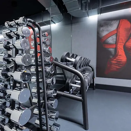 Отель Radisson Red Hotel, 4*