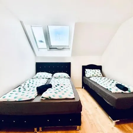 Lovely 2br And 1lr Apt, Up To 10p, Very Central Apartamento *