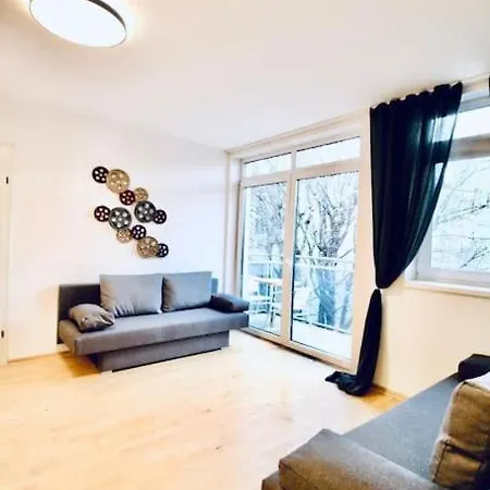 Lovely 2br And 1lr Apt, Up To 10p, Very Central *