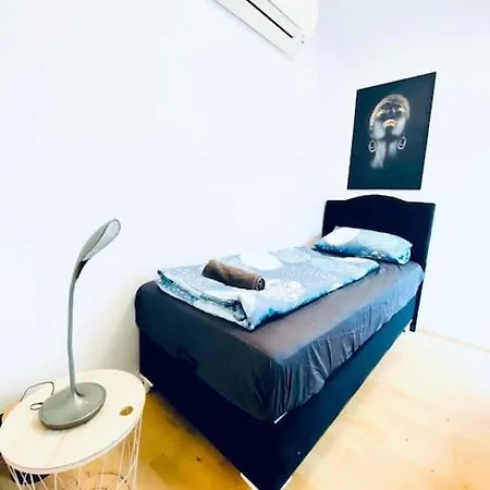 Lovely 2br And 1lr Apt, Up To 10p, Very Central Apartamento