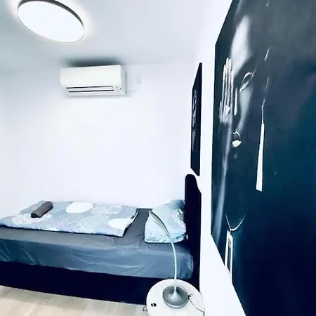 Lovely 2br And 1lr Apt, Up To 10p, Very Central Viena