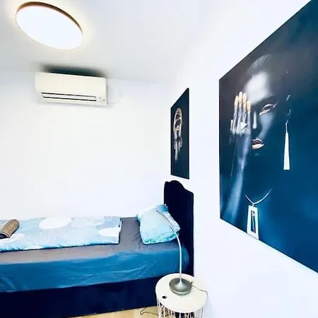 Lovely 2br And 1lr Apt, Up To 10p, Very Central *