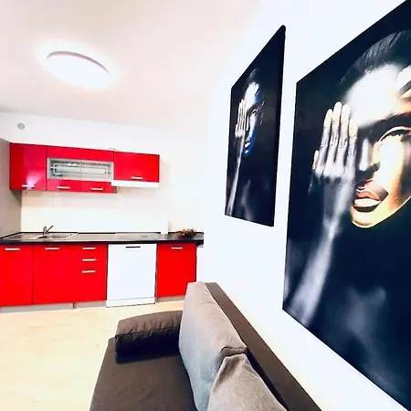 Lovely 2br And 1lr Apt, Up To 10p, Very Central