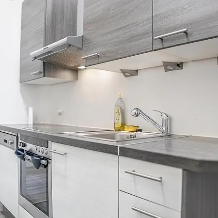 Delightful 2br Apt.-near Wiener Stadthalle Apartment Vienna