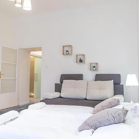 Delightful 2br Apt.-near Wiener Stadthalle Apartment *