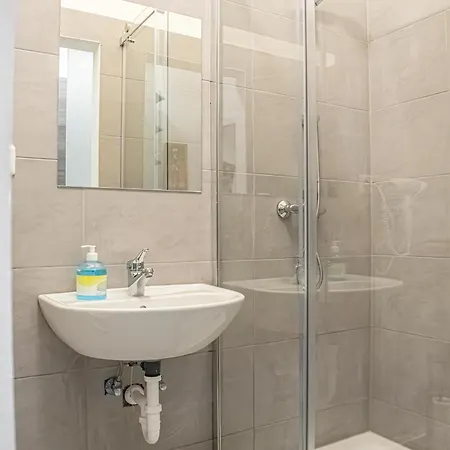 Delightful 2br Apt.-near Wiener Stadthalle *