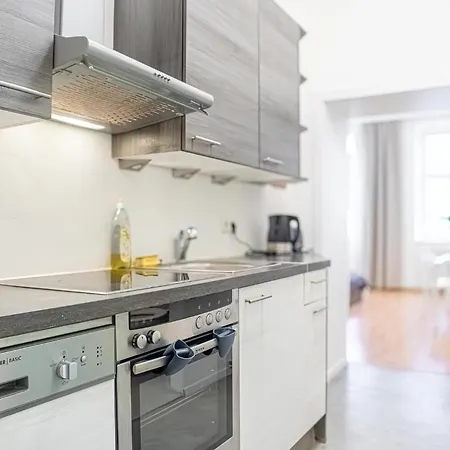 Delightful 2br Apt.-near Wiener Stadthalle * Vienna