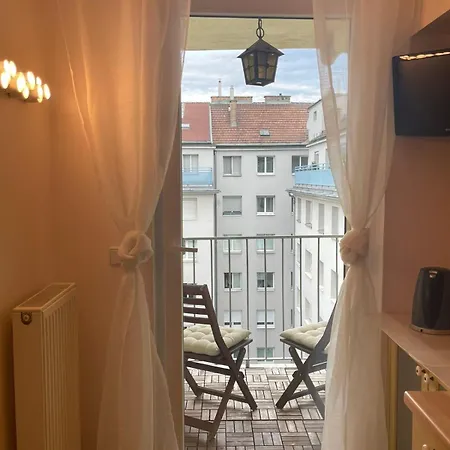 Modern And Cozy Close To Center