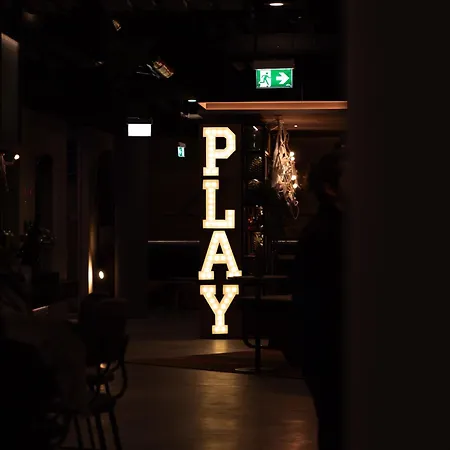 Hotel Moxy East *