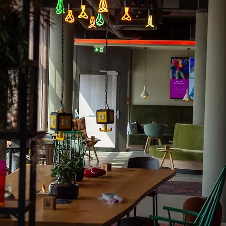 Hotel Moxy East *