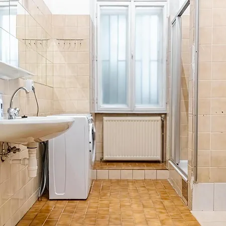 Apartment Chic - Very And Well Connected *