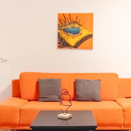 Chic - Very And Well Connected Apartment *