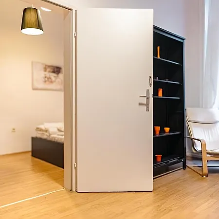 Apartment Chic - Very And Well Connected *