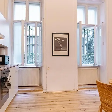 Chic - Very And Well Connected Apartment *