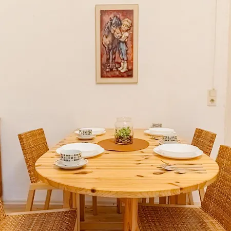 Apartment Chic - Very And Well Connected *