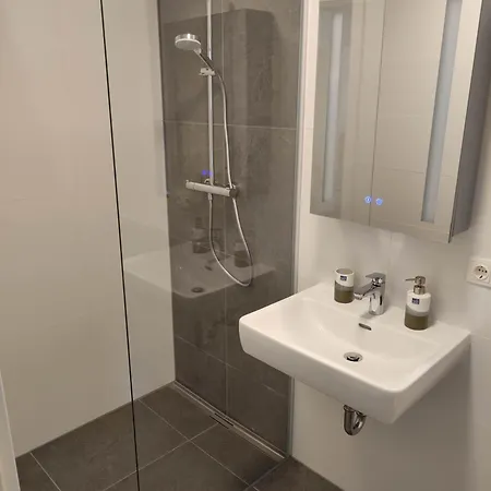Apartment Luxus Penthouse Gegenueber International Centre Und Kaiserwasser *