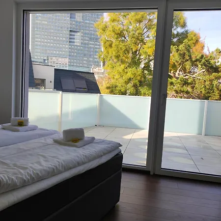 Luxus Penthouse Gegenueber International Centre Und Kaiserwasser