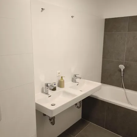 Luxus Penthouse Gegenueber International Centre Und Kaiserwasser Apartment Vienna