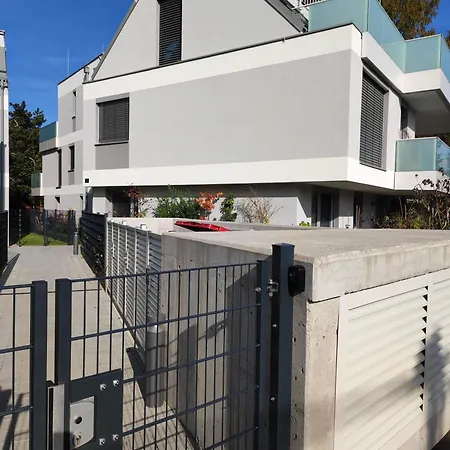 Luxus Penthouse Gegenueber International Centre Und Kaiserwasser *
