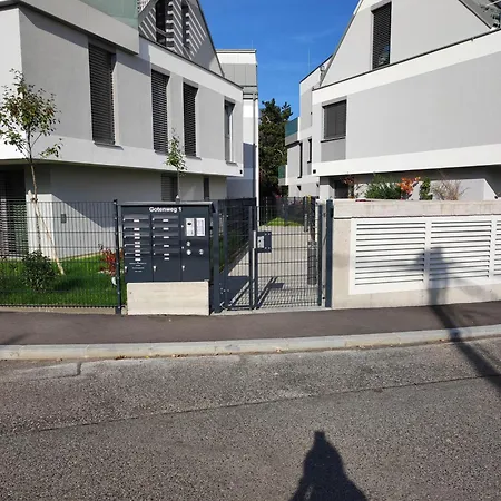 Luxus Penthouse Gegenueber International Centre Und Kaiserwasser Apartment *