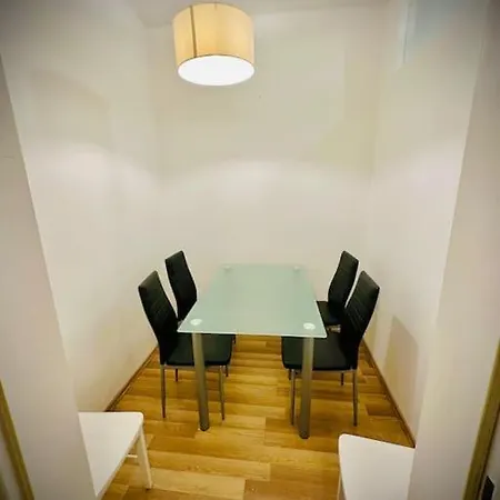 Spacious 2br Apt, Only 10min To Westbahnhof * Vienna
