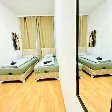 Apartment Bright 5br Shared W Great Transport Link