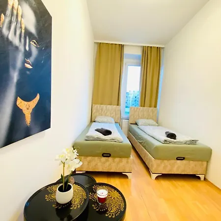 Bright 5br Shared W Great Transport Link Apartment Vienna