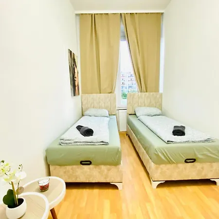 Bright 5br Shared W Great Transport Link *