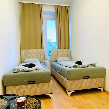 Bright 5br Shared W Great Transport Link Apartment