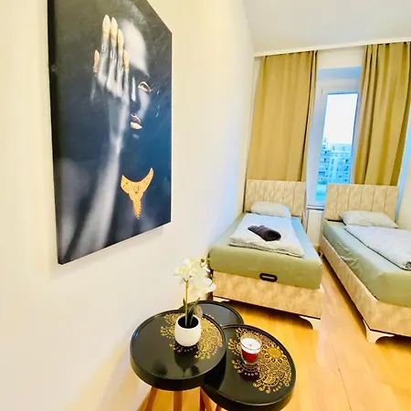 Apartment Bright 5br Shared W Great Transport Link *