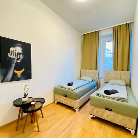 Bright 5br Shared W Great Transport Link *
