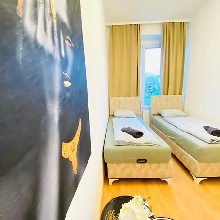 Bright 5br Shared W Great Transport Link Apartment