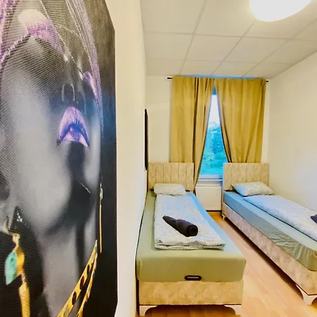Apartment Bright 5br Shared W Great Transport Link