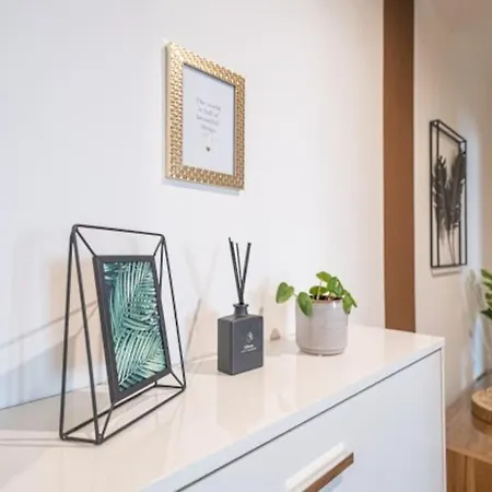 Big Luxury 3br Near Center Apartment *