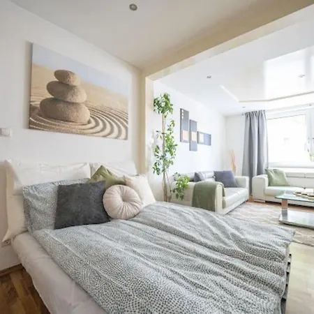Big Luxury 3br Near Center