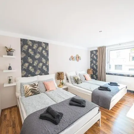 Big Luxury 3br Near Center Apartment
