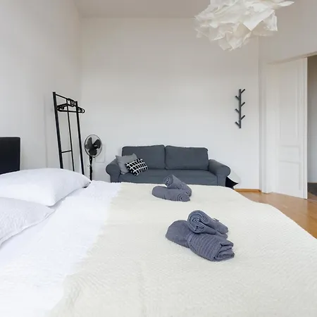 Cozy Center Apartment