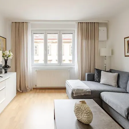 Brand New City Centre Air Condition 66qm2 Apartment